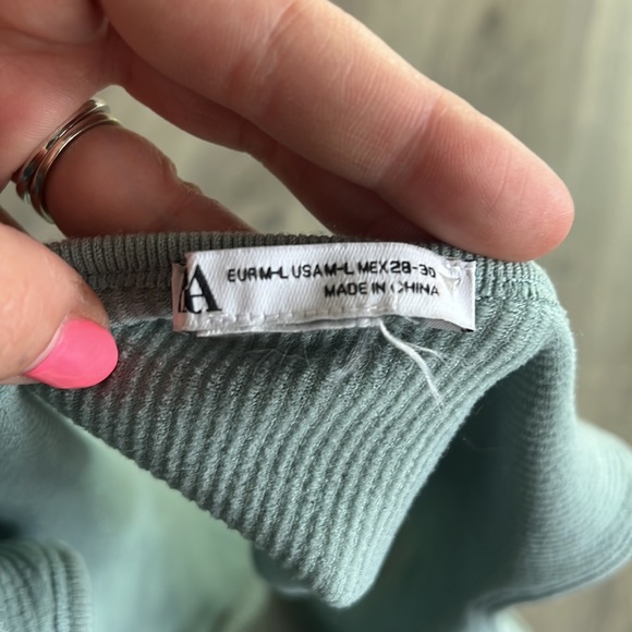 🇺🇸 Zara mint green crop top size medium - large - Picture 9 of 9